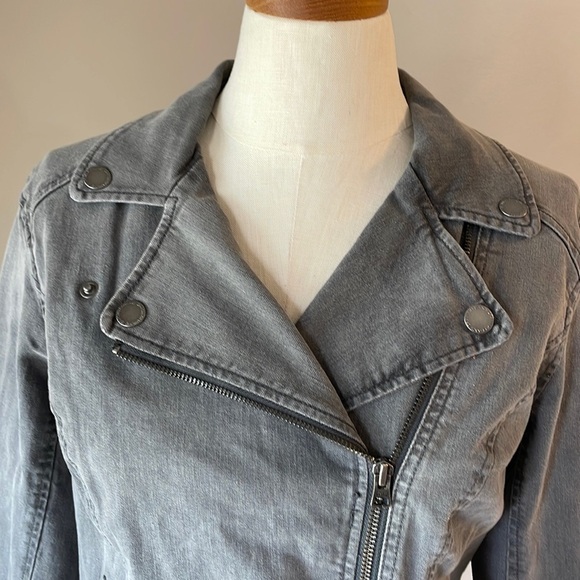 Isaac Mizrahi live moto Ryder denim stretch jacket grey diagonal zipper front 6 - Picture 2 of 13